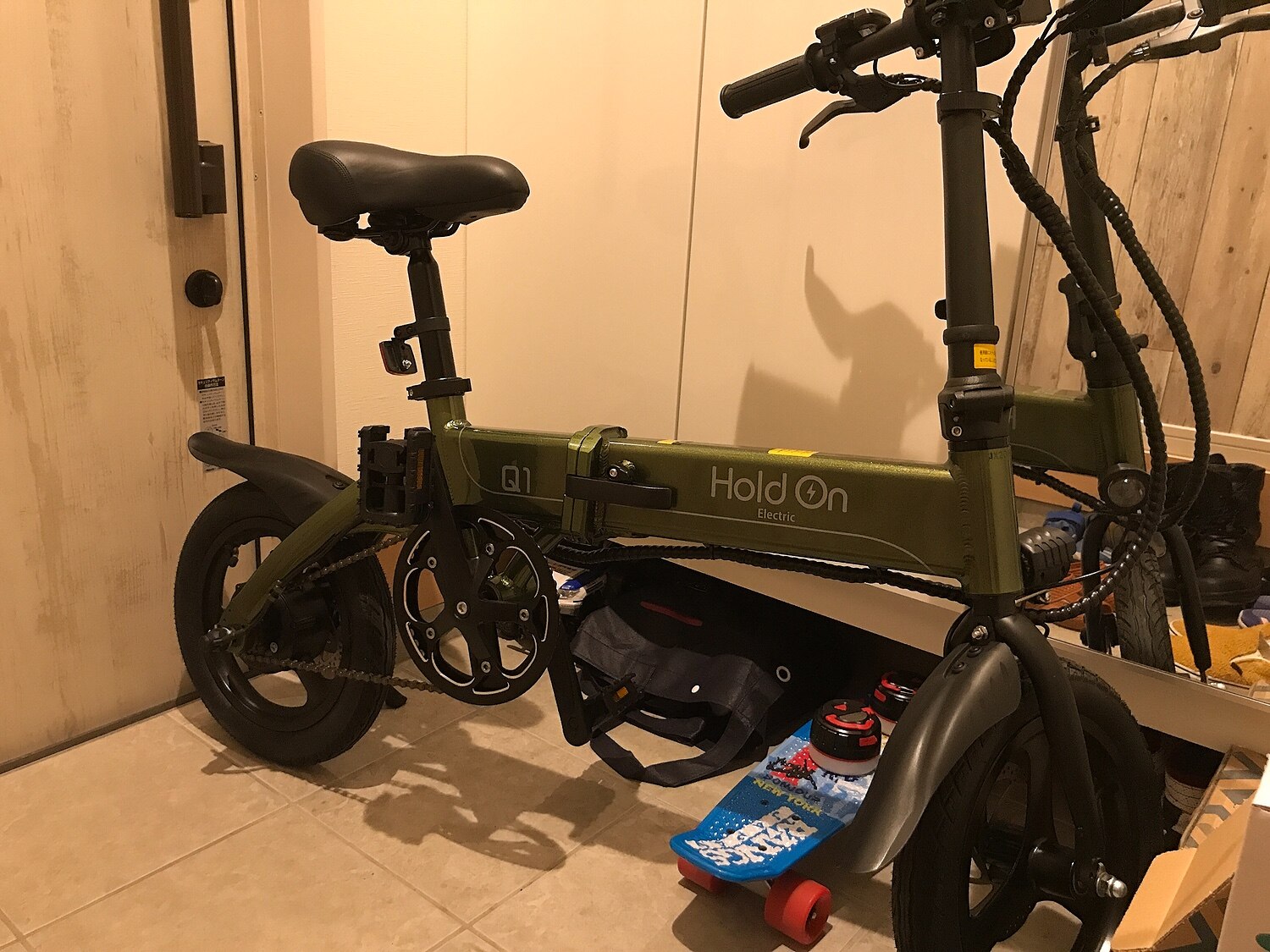 楽天市場 電動自転車 折りたたみ 3色 Hold On Q1j 電動アシスト自転車 おしゃれ 全国 送料無料 オシャレ お洒落 軽い 軽量 長距離 折り畳み 折りたたみ式 折りたたみ自転車 ミニベロ ホワイト ブルー カーキ メーカー直送のため代引不可 おもしろ雑貨通販