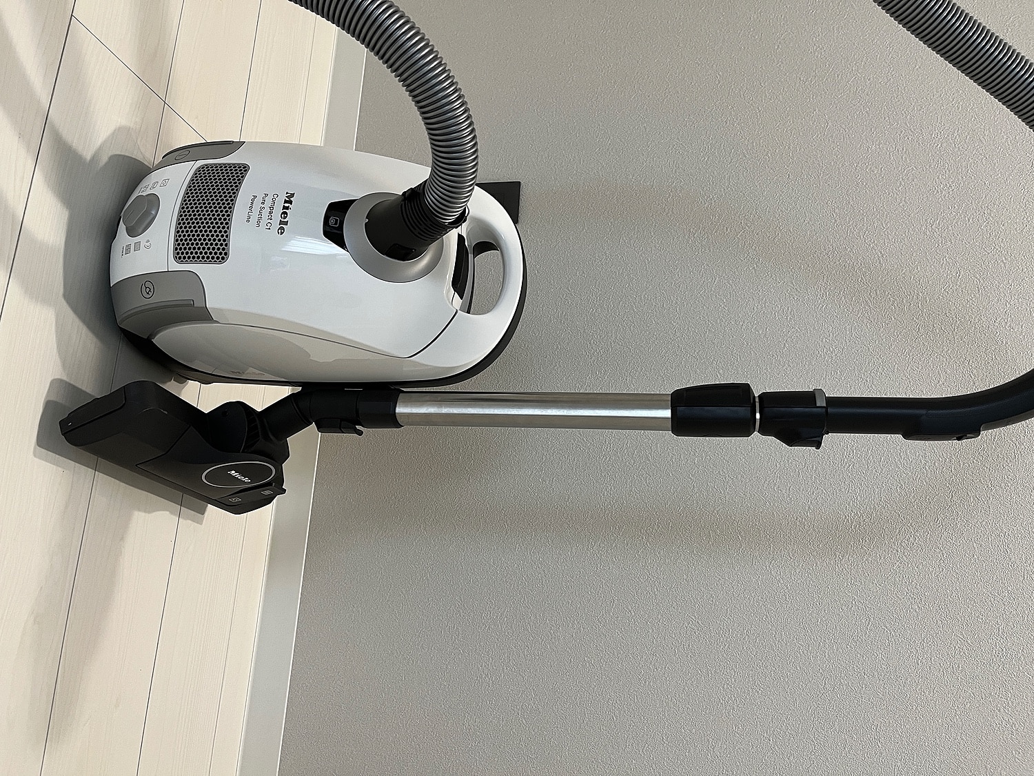 Miele ミーレ 掃除機 Compact C1 SCA03 白 掃除機 Compact C1 SCAO 3 W Pure Suction [直販限定] (単品) | 掃除機