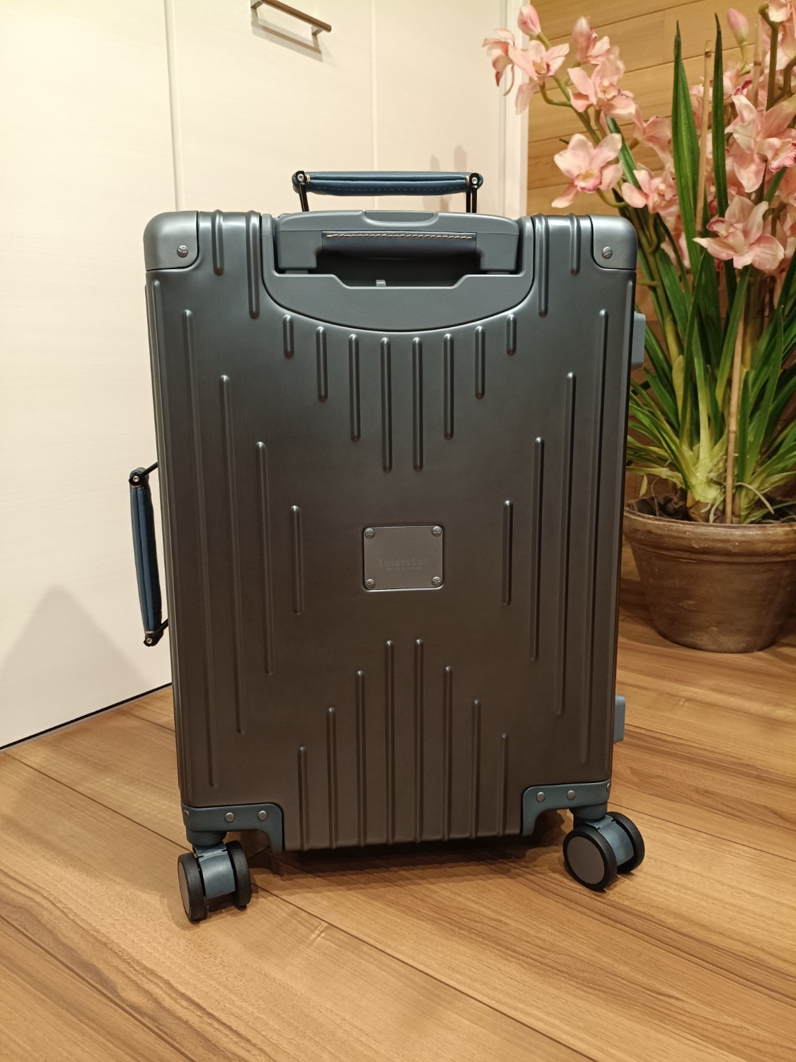 楽天市場】イノベーター innovator アルミスーツケース inv1811stp 36L