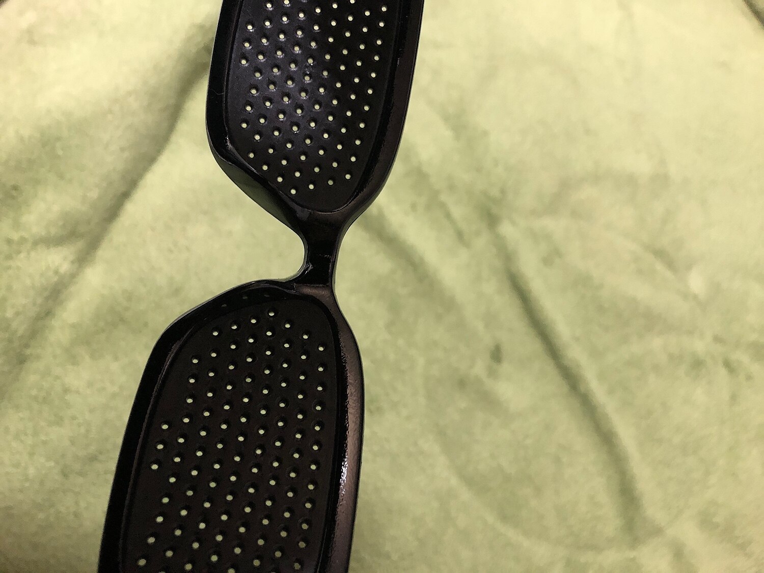 楽天市場 ピンホールメガネ 視力回復 メガネ 眼精疲労 眼筋運動 遠近兼用 アイマスク グッズ ピンホール めがね 眼鏡 スクウェアタイプ 送料無料 ファーストマーケット 未購入を含む みんなのレビュー 口コミ