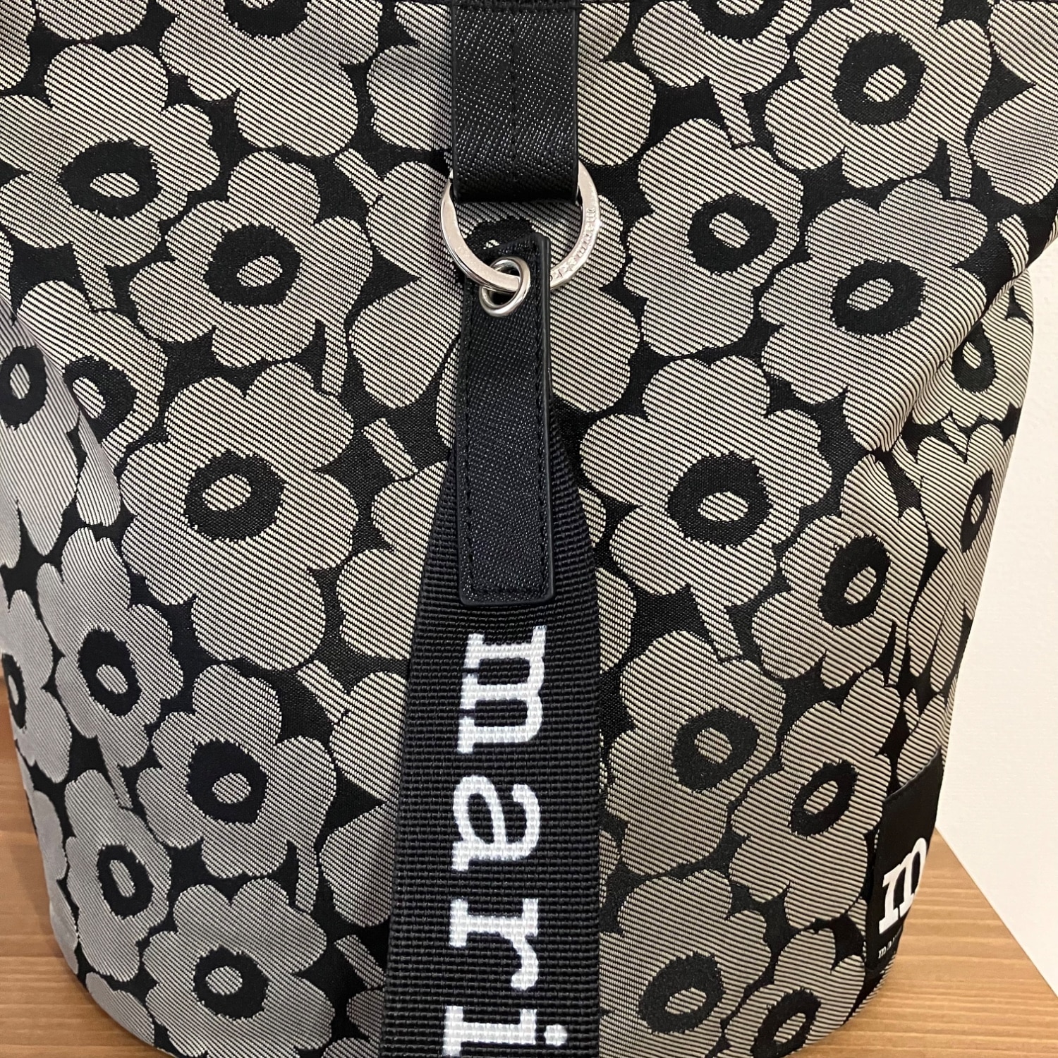Marimekko｜【日本限定】Carry All Unikko ショルダーバッグ | Rakuten