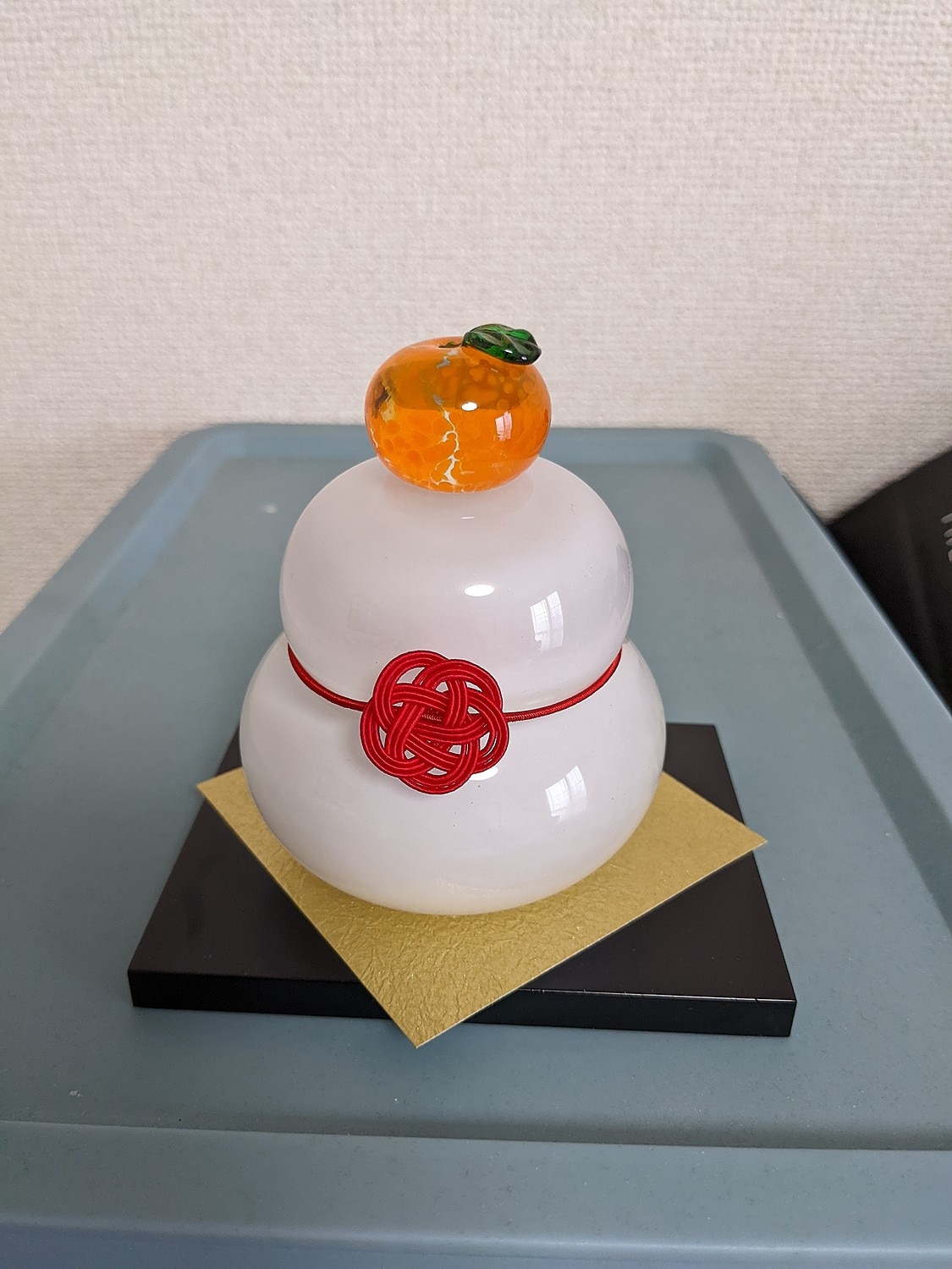 楽天市場】工房 CRAFTHOUSE ガラス製 鏡餅 白（大） 敷板・梅結び水引