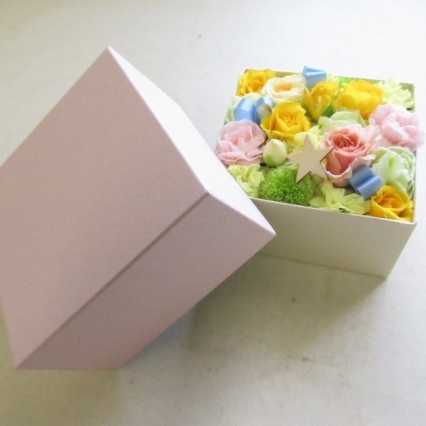 ボックスアレンジ62 ボックスフラワー 夏のおまかせイエローグリーンのアレンジフラワー