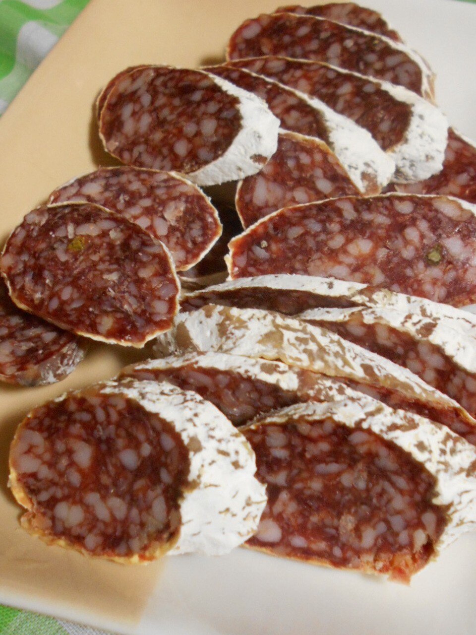 楽天市場 和牛熟成白カビサラミ約150g2セット 生サラミ ワインと一緒に 白カビ熟成乾燥ソーセージ サラミ お酒の友 ワインと相性抜群 手土産 手みやげ 送料無料父の日 敬老の日 わたせい プレミアムデリカ みんなのレビュー 口コミ