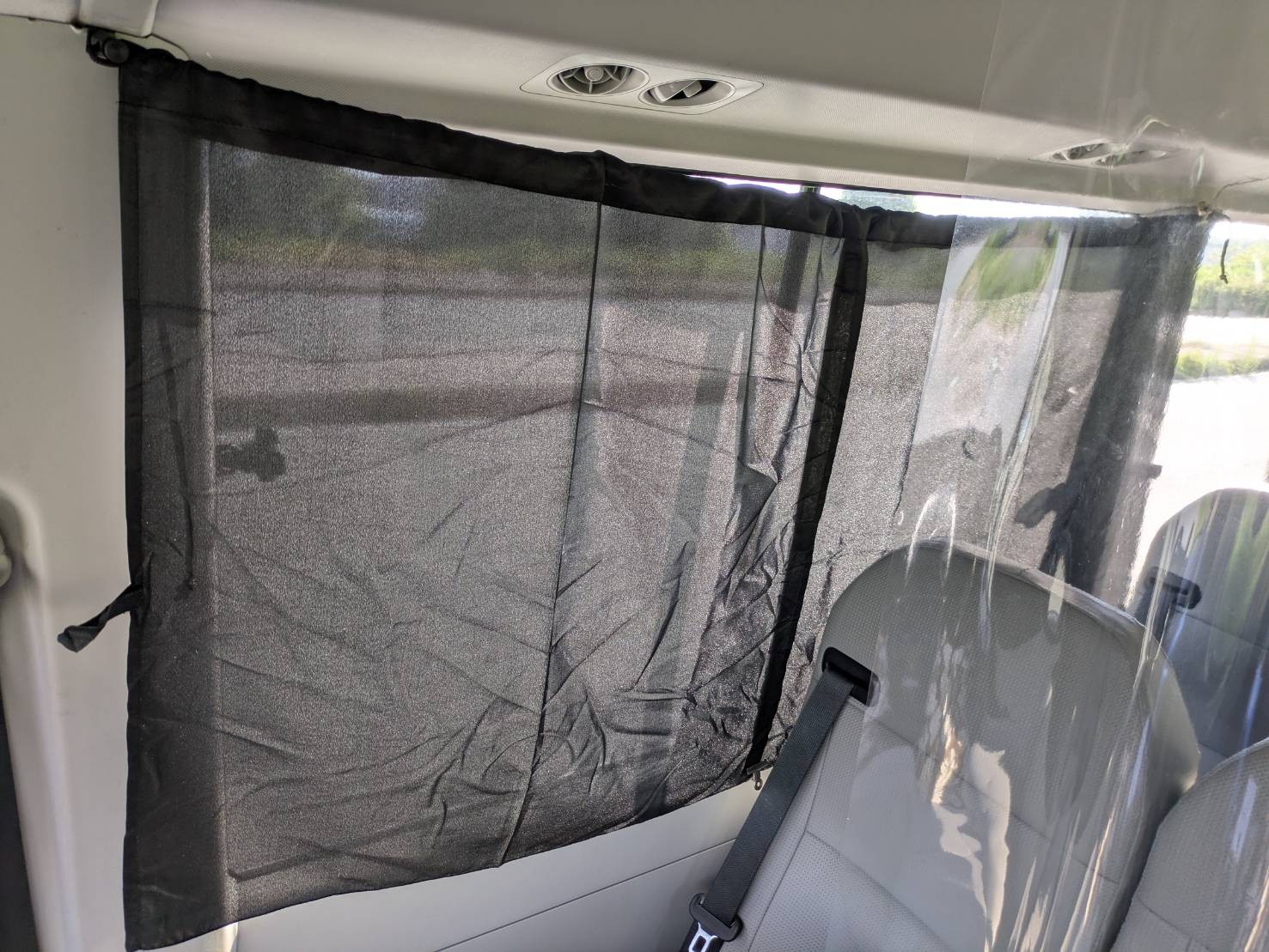 車用カーテン 着脱簡単カーテン 車 車用品 カー用品 日よけ 日除け 紫外線 車内泊グッズ 車中泊グッズ 仮眠 間仕切り 車用カーテン 着脱簡単カーテン 車中泊グッズ レビュー画像4