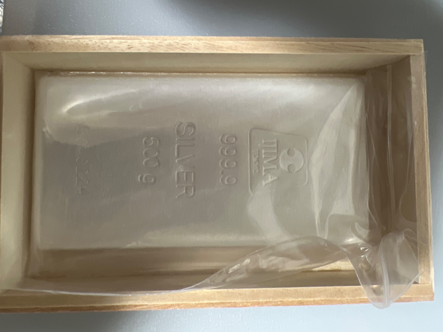 【 桐箱つき 】 銀インゴット 楽天市場】井嶋金銀工業 純銀 インゴット [桐箱付] 500g×2本