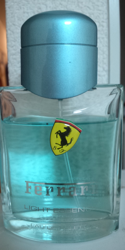 Ferrari Essence 男性用香水　75ml Amazon.co.jp: フェラーリ ライトエッセンス ブライト