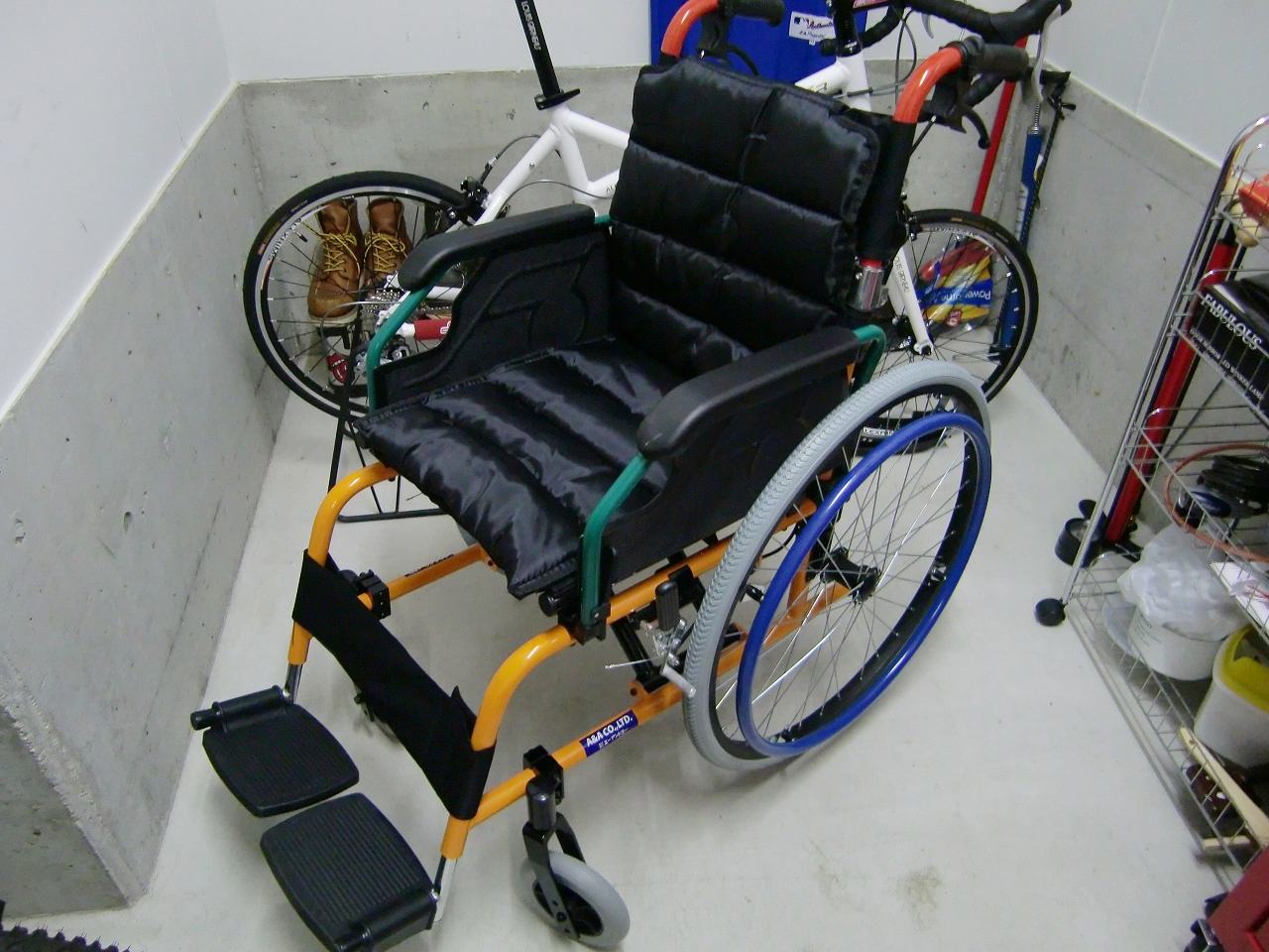 楽天市場】車椅子 コンパクト 軽量 折り畳み 自走式 多機能 カラフル 