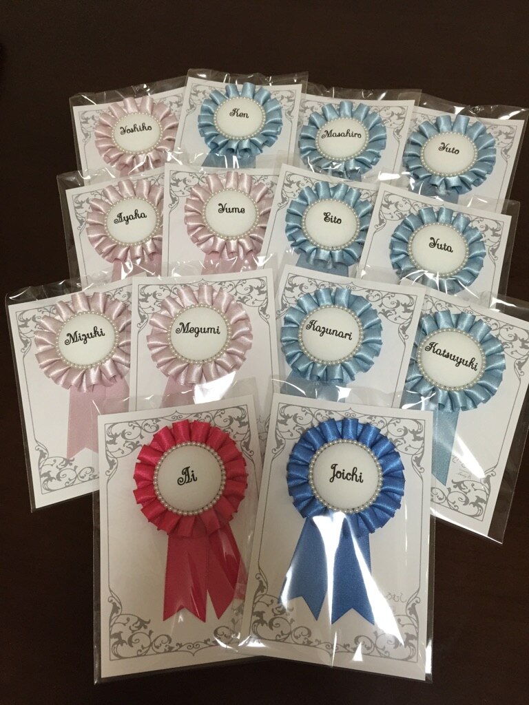 楽天市場 パール ロゼット リボン シングル プリーツリボン 一段 名入れ 結婚式 ウェディング 誕生日 出産祝い 席札 名札 としても素敵にお使い頂けます リボン 素材 にもこだわり 手作り で大切にお届けします メール便送料無料 卒業式 卒園式 記念品 入園