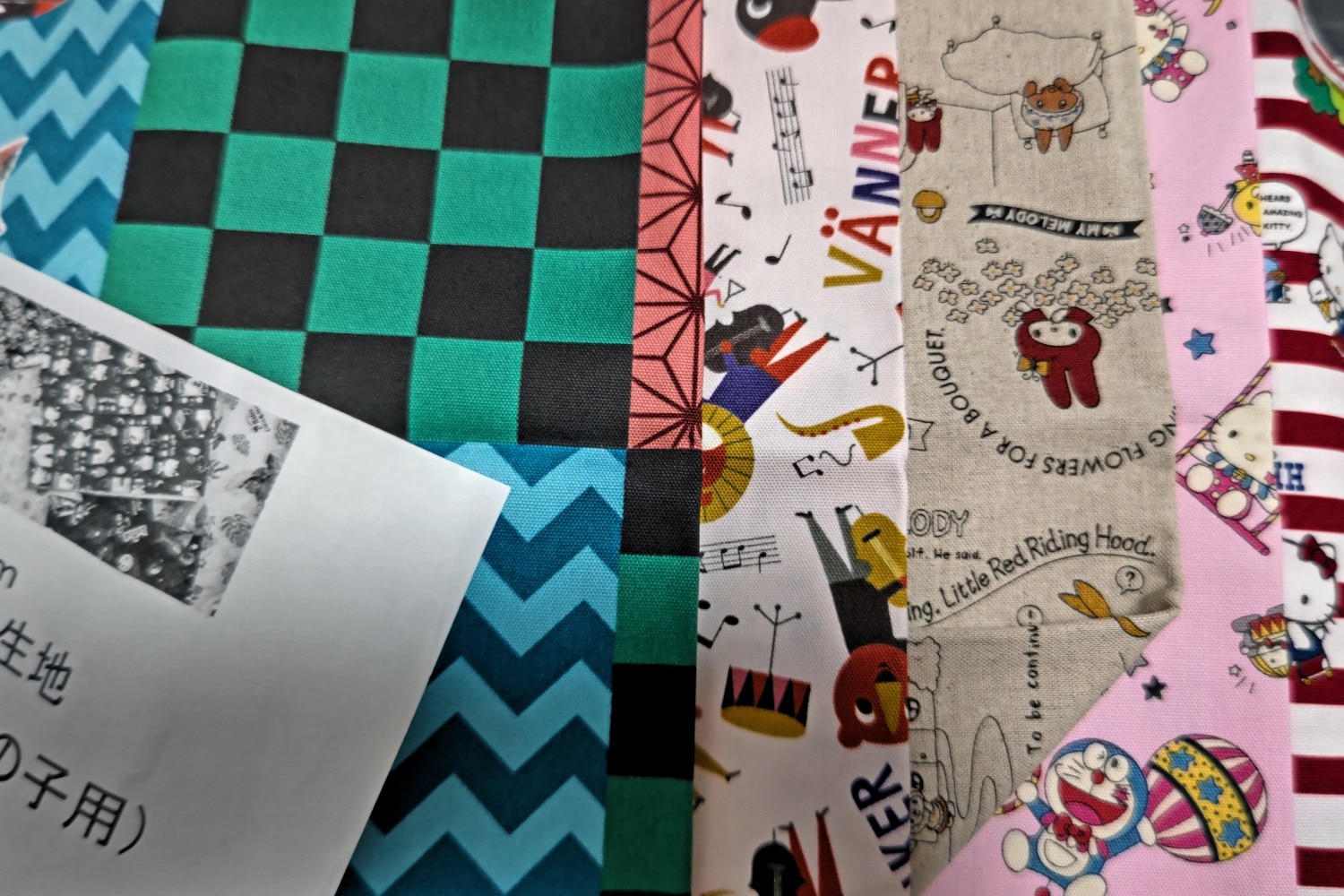 楽天市場】キャラクター生地 20センチ～30センチの キャラクター 生地 の はぎれ 5枚セット （柄は一切指定できませんのでお楽しみとなります) (  キャラクター生地 福袋 布 ハギレ ) 【2セットまでメール便 （ ゆうパケット ) OK】(手芸のピロル 生地と雑貨と手芸 ...