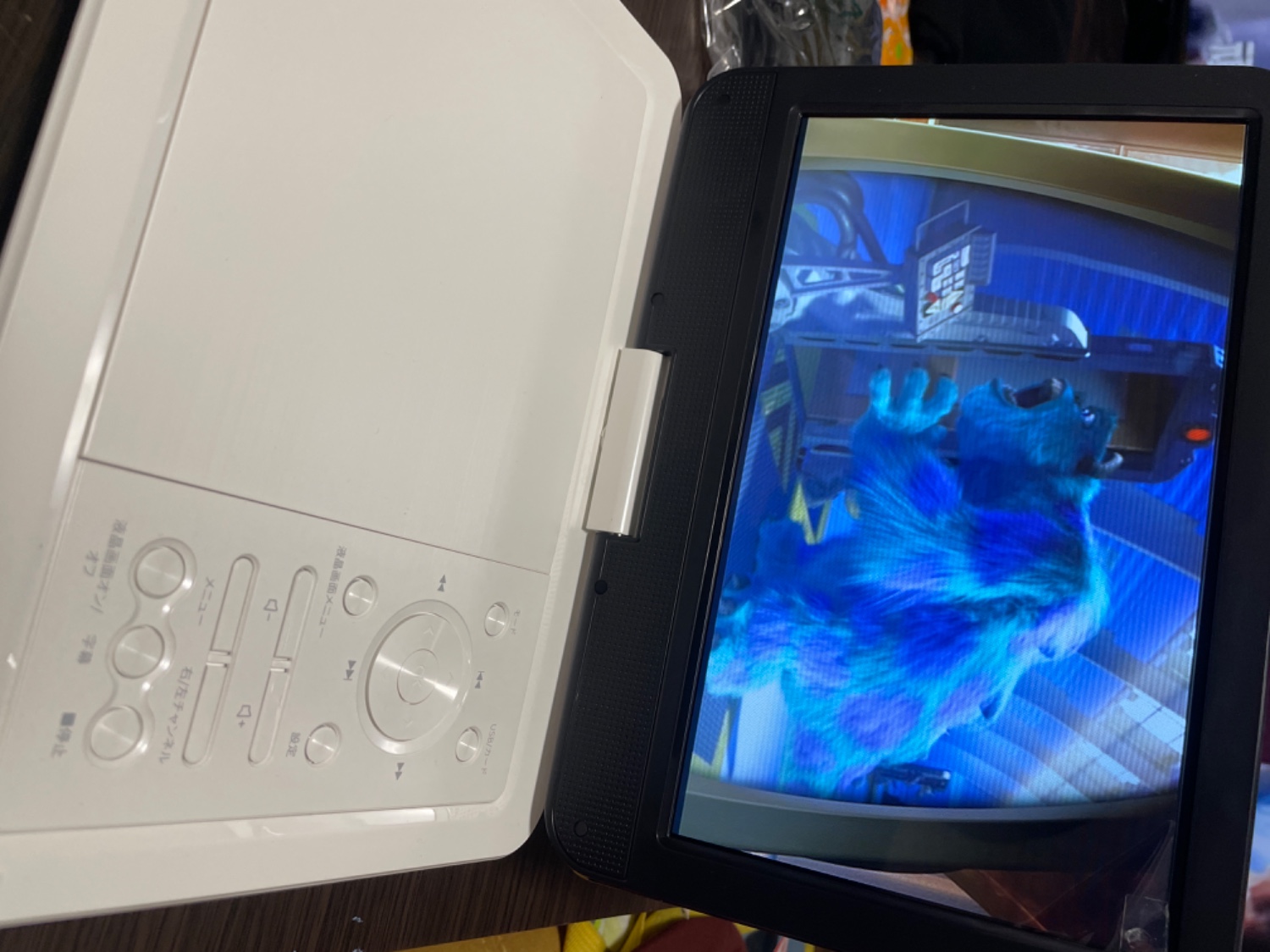 ポータブルDVDプレーヤー 12.5型 10.5インチ液晶 4~6時間再生可能 Amazon.co.jp: 【新機種】 DBPOWER ポータブルDVDプレーヤー