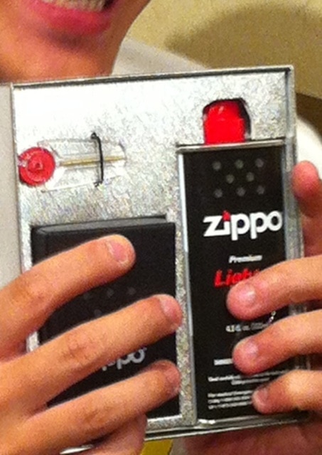zippo ジッポ ライター 無料名入れ彫刻 ブラックアイス ネーム刻印 お祝い 卒業 入学 就職 退職 還暦 誕生日  ZIPPOブラックアイス ジッポ名入れ ジッポライタープレゼント レビュー画像7
