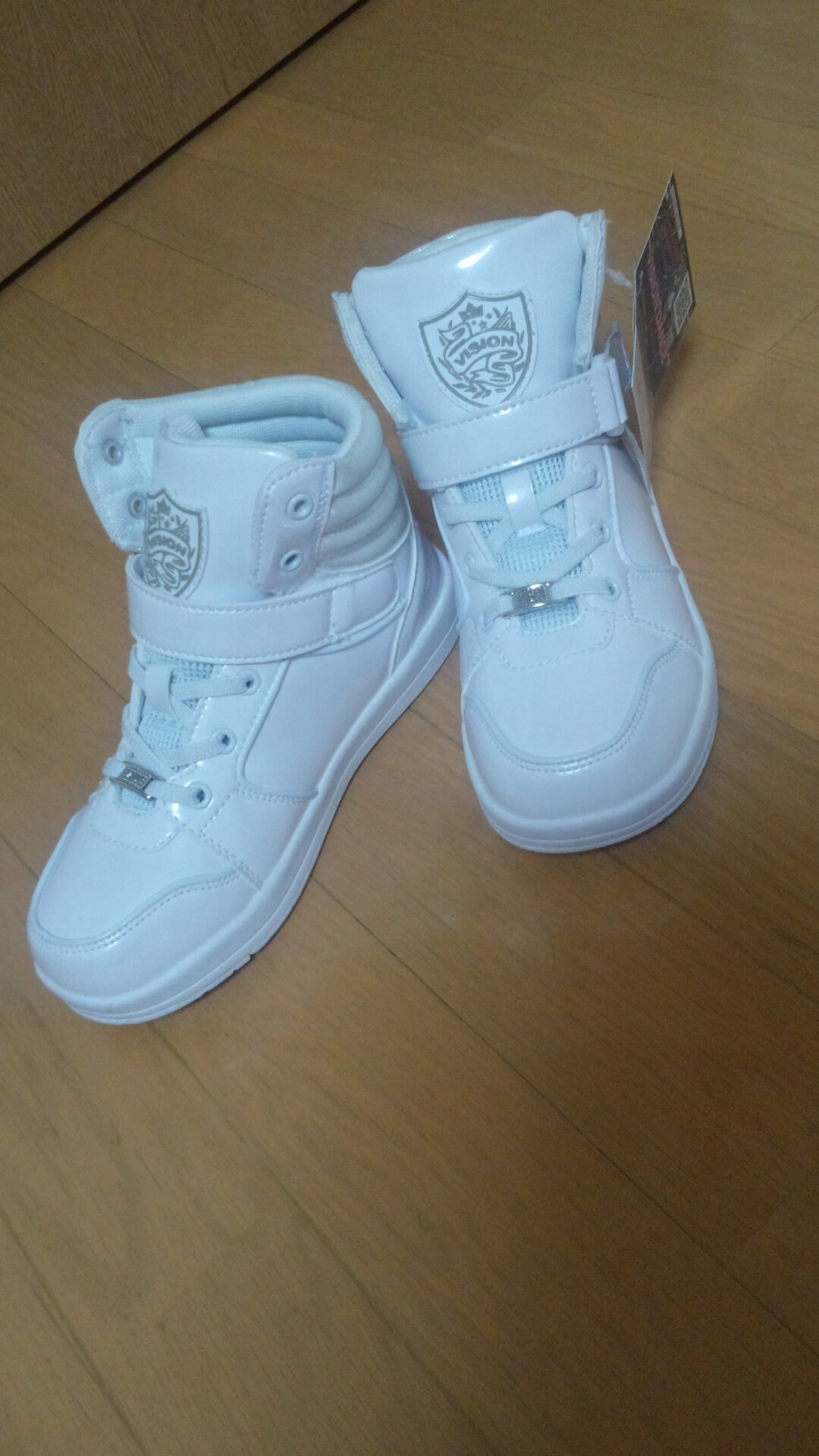 楽天市場 人気のダンススニーカー 今だけ 送料無料 Vision Street M L K Kids ホワイト シルバー ビジョン ヴィジョン 707 Wht Slv キッズ ハイカットスニーカー Vision Vkr 034 ビジョン エムエルケー キッズ Akb 48 プロモ着用で人気 Smtb K W1 シューズ