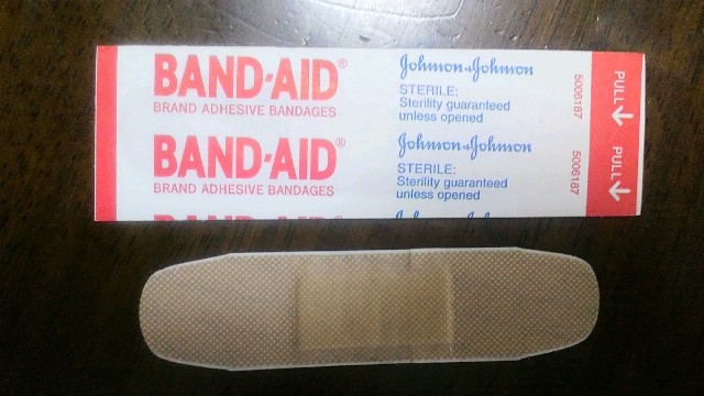 楽天市場】バンドエイド 肌色タイプ スタンダードサイズ(50枚入)【バンドエイド(BAND-AID)】[絆創膏](楽天24) |  みんなのレビュー・口コミ