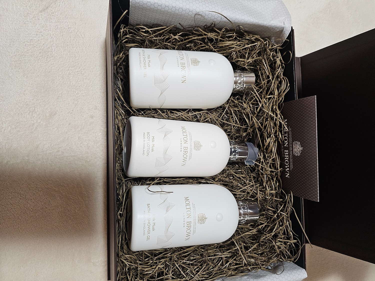 MOLTON BROWN ミルクムスク バス＆シャワージェル 290ml ミルクムスク バス＆シャワージェル 290ml – MOLTON BROWN