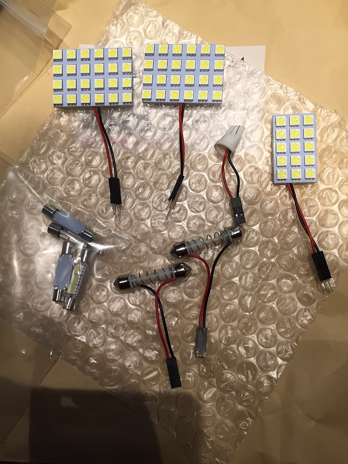 購入者さんさんの車検対応 NV350キャラバン DX ニッサン LED ルームランプ セット E26 189発 3点 室内灯 カスタム  パーツ アクセサリ 車中泊 キャンプ 【安心の車検対応】(ヤマトオート) みんなのレビュー·口コミ