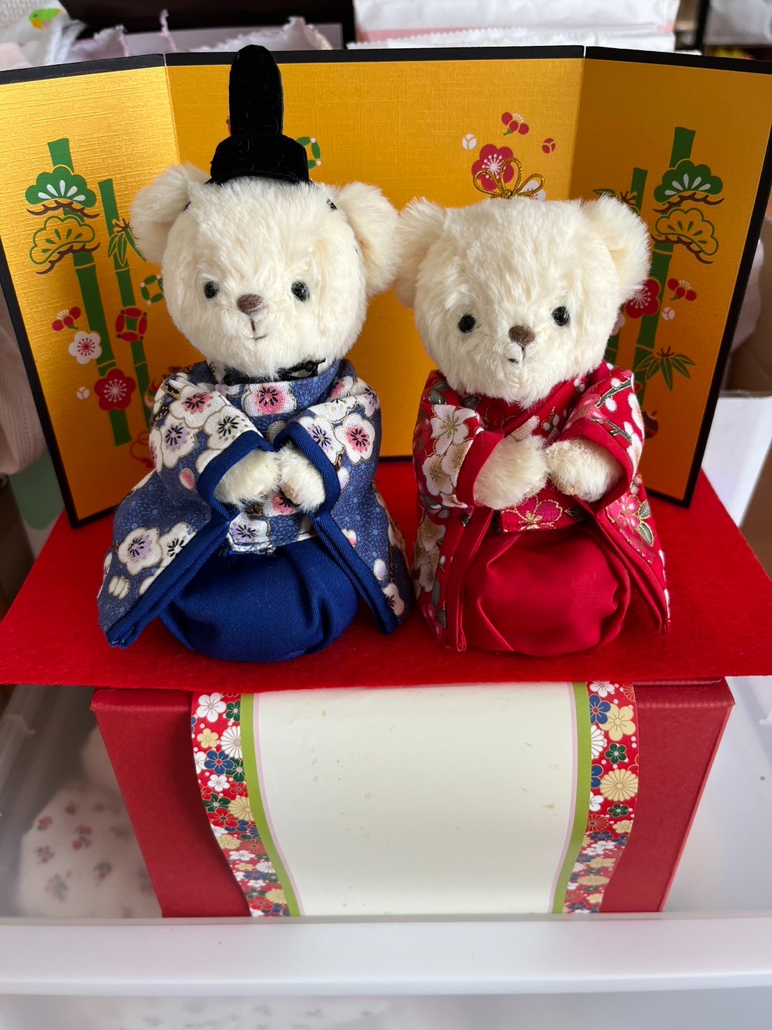 楽天市場】くまのおひなさまFUU(座高10cm) 屏風付き [名前幕あり 楽天市場】くまのおひなさまFUU(座高10cm) 屏風付き [名前幕あり