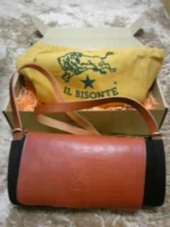 【楽天市場】（ イルビゾンテ バッグ 正規取扱店 IL BISONTE ）（ バッグ ショルダーバッグ 定番 ）イルビゾンテ 筒型キャンバス