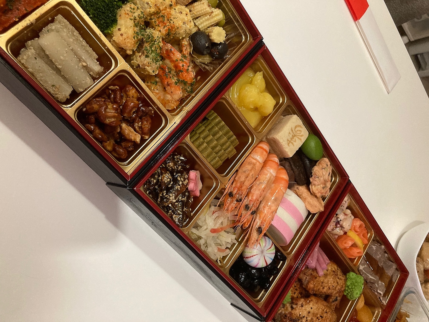 楽天市場 早期特典 エントリーで5倍ポイント実施中 送料無料 毎年完売 和洋おせち トオカツフーズのおせち料理23 白姫乃舞 3段重34品入3 4人前 冷凍 盛付済 惣菜 冷凍 ギフト お惣菜セット 神奈川県 物産展 Gift トオカツフーズ 未購入を