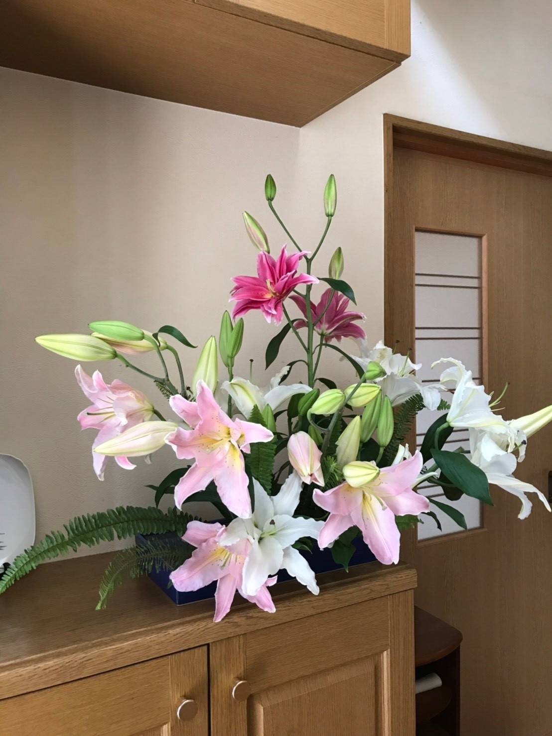【楽天市場】フラワーギフト ユリ花束 花束 5本 カサブランカ オリエンタルユリ ユリ ゆり 百合 送料無料 お彼岸 お供え 生花 百合花束 ...