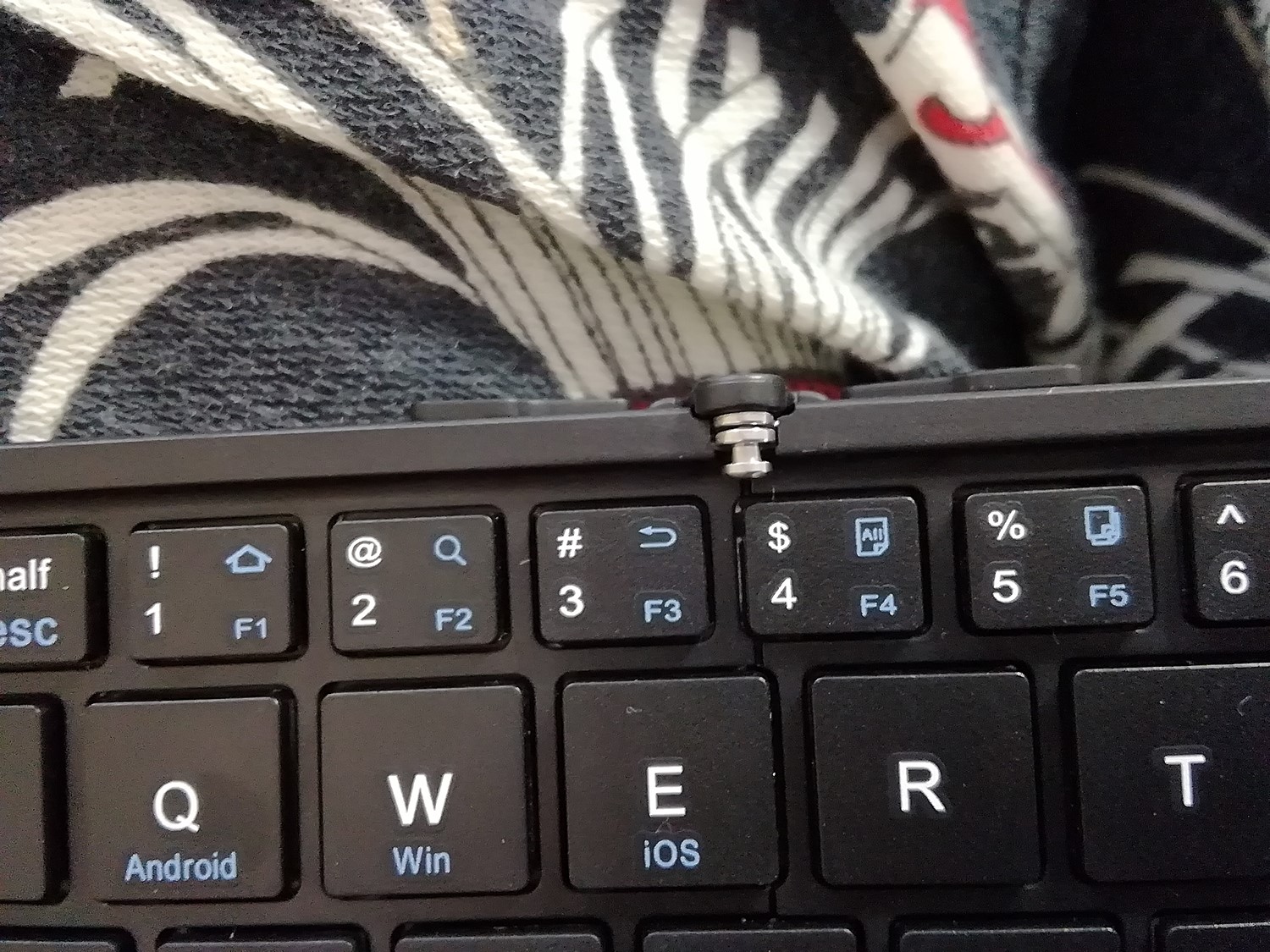 購入者さんさんの[タッチパッド搭載] 折りたたみ式 Bluetoothキーボード Bookey touch（ブラック） iOS iPhone  iPad Mac Android スマホ タブレット Windows10 PC 対応 技適取得済 テレッック ブッキー タッチ(JTT オンライン)  みんなのレビュー·口コミ