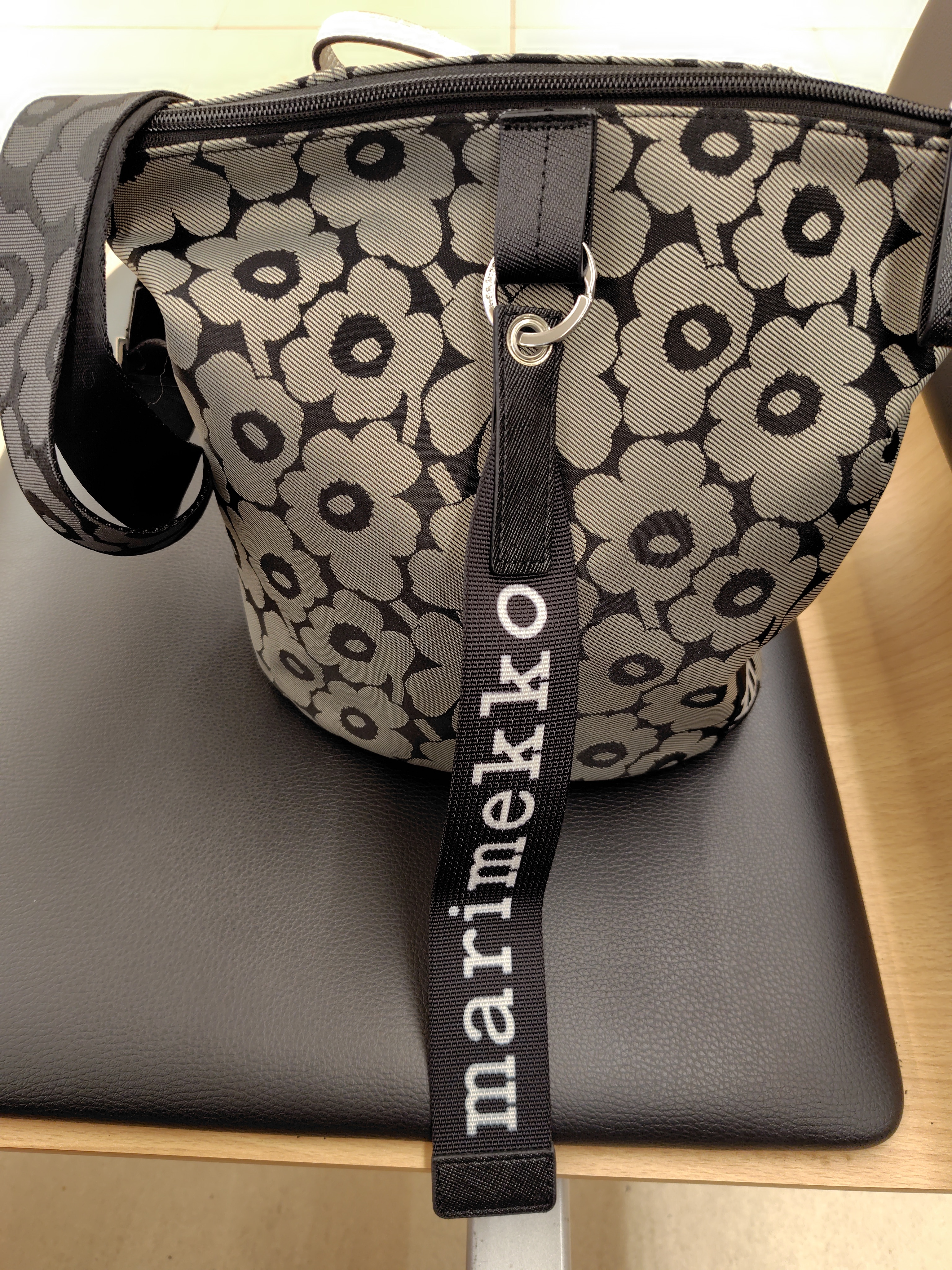 Marimekko｜【日本限定】Carry All Unikko ショルダーバッグ | Rakuten