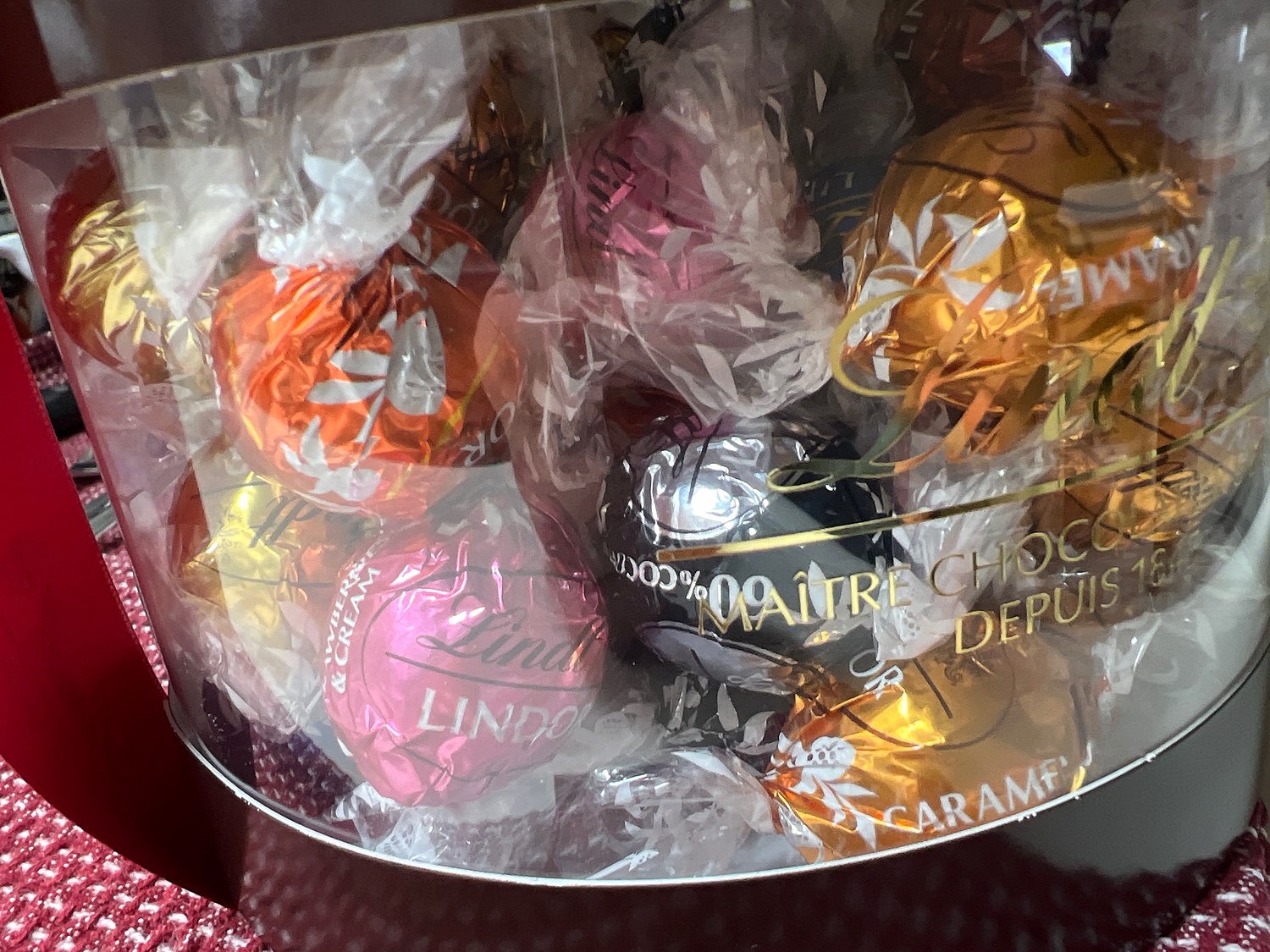 楽天市場 リンツ Lindt チョコレート リンドール ギフトボックス 9種50個入り ショッピングバッグ付き ホワイトデー お返し チョコ 詰め合わせ ギフト プレゼント プチギフト かわいい おしゃれ お菓子 洋菓子 スイーツ 個包装 リンツチョコ 手土産 誕生日 内祝い