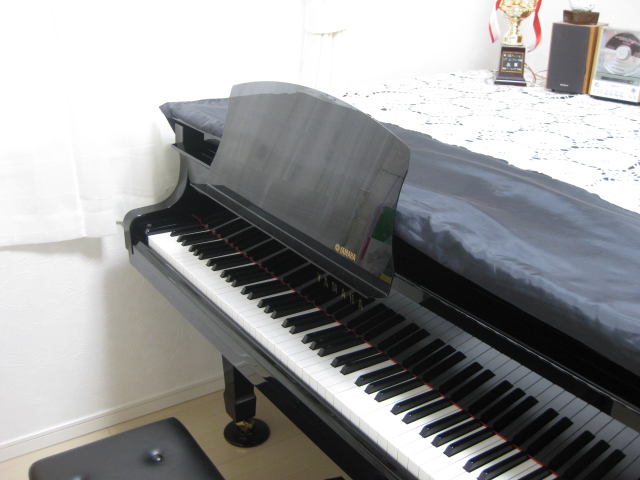 ヤマハ グランドピアノ 補助譜面台 - 鍵盤楽器