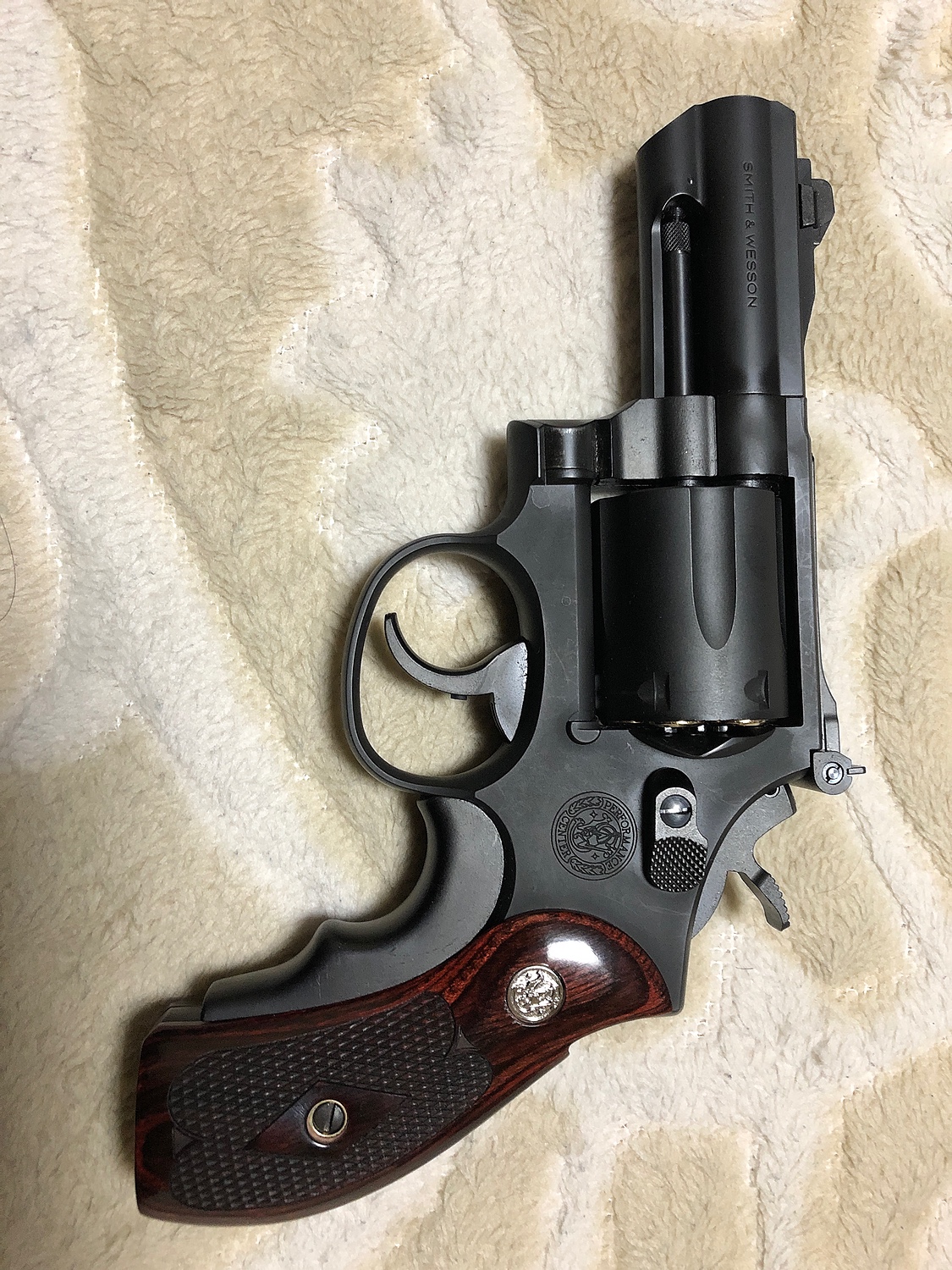 楽天市場】☆アルタモント S&W Kフレーム ラウンドバット用 木製グリップ クラシックパネル チェッカー メダリオン付 スーパーローズウッド ( ALTAMONT Lフレーム サービスサイズ 赤)(TARGET Military Shop ターゲット) | みんなのレビュー·口コミ