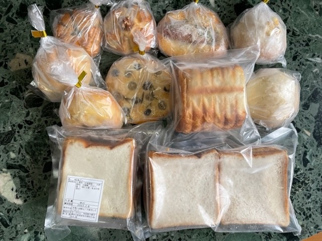 何が届くかお楽しみ♪天然酵母パン 詰め合わせ 食パン 全粒粉 ラウンド 菓子パン 惣菜パンを60箱いっぱいに詰めます お 天然酵母パン お取り寄せパン るぷらん レビュー画像3