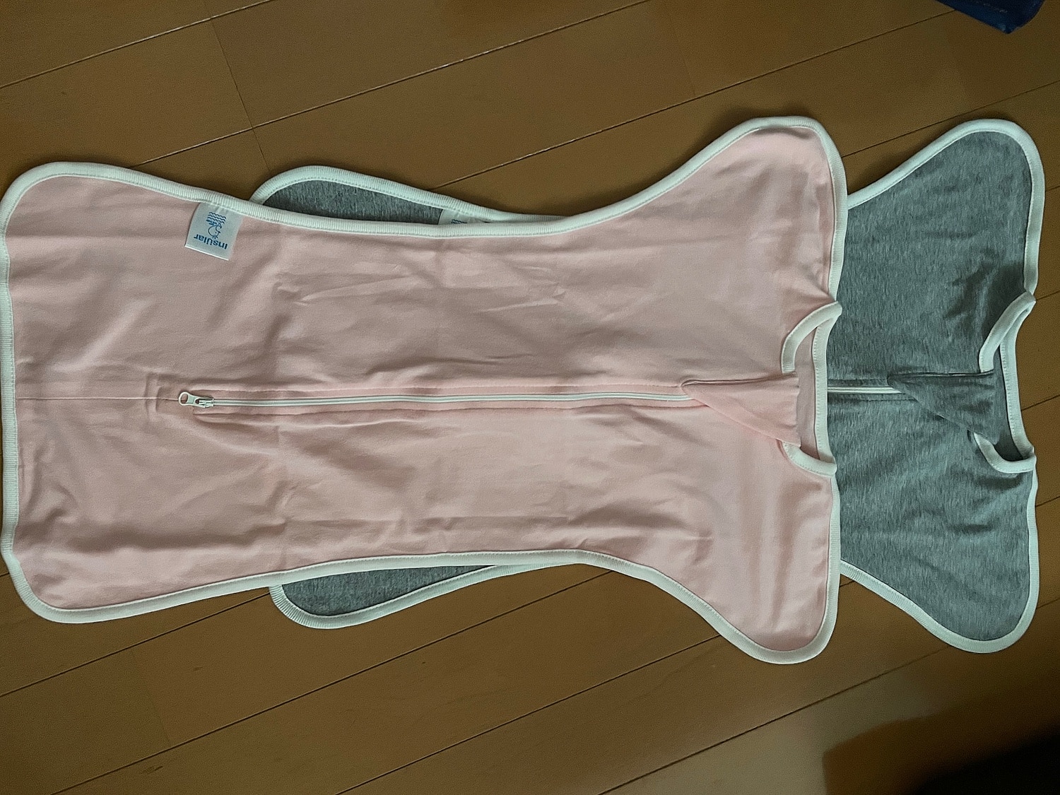 楽天市場 モロー反射 おくるみ スワルド 赤ちゃん 寝袋 送料無料 おすすめ 寝かしつけ 春 退院 かわいい 新生児 夜泣き対策 モロー反射対策 ベビー用品 ベビー服 出産準備 出産祝い 夜泣き ギフト プレゼント 安眠 男の子 女の子 秋冬 春夏 通年 ベビー専門店 M2g 楽天