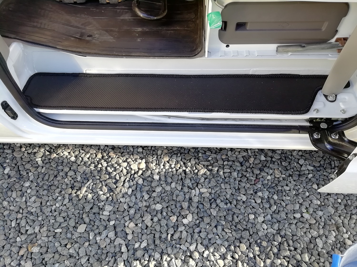 スズキ エブリィバン DA17V ステップマット ◆カーボンファイバー調 リアルラバー HOTFIELD 『送料無料 マ エブリィバン DA17V ステップマット レビュー画像15