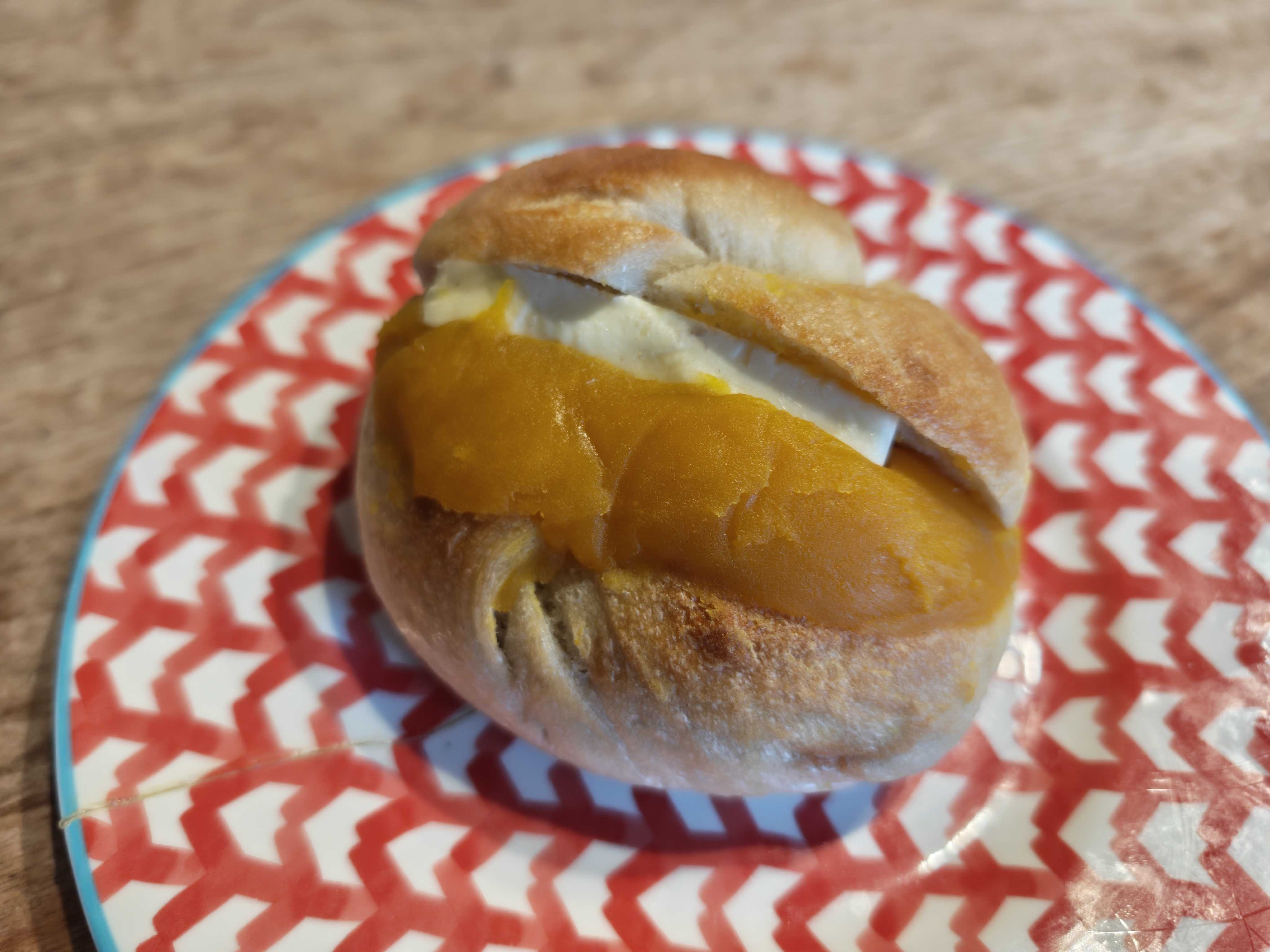 高島平駅パン屋　下田流　通販　春よ恋プレーンベーグル あんバターサンド　かぼちゃあんver