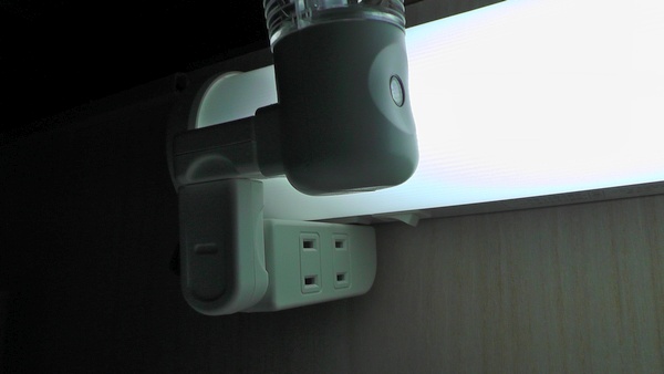 ヤザワの明暗センサー式LEDセンサーナイトライトのホワイト（NL30WH）