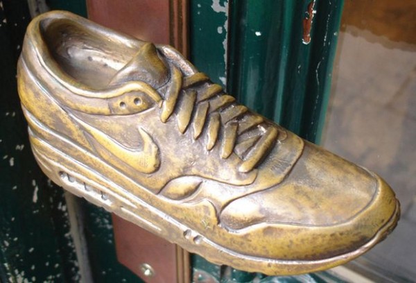 nike-air-max-1-door-knob-02