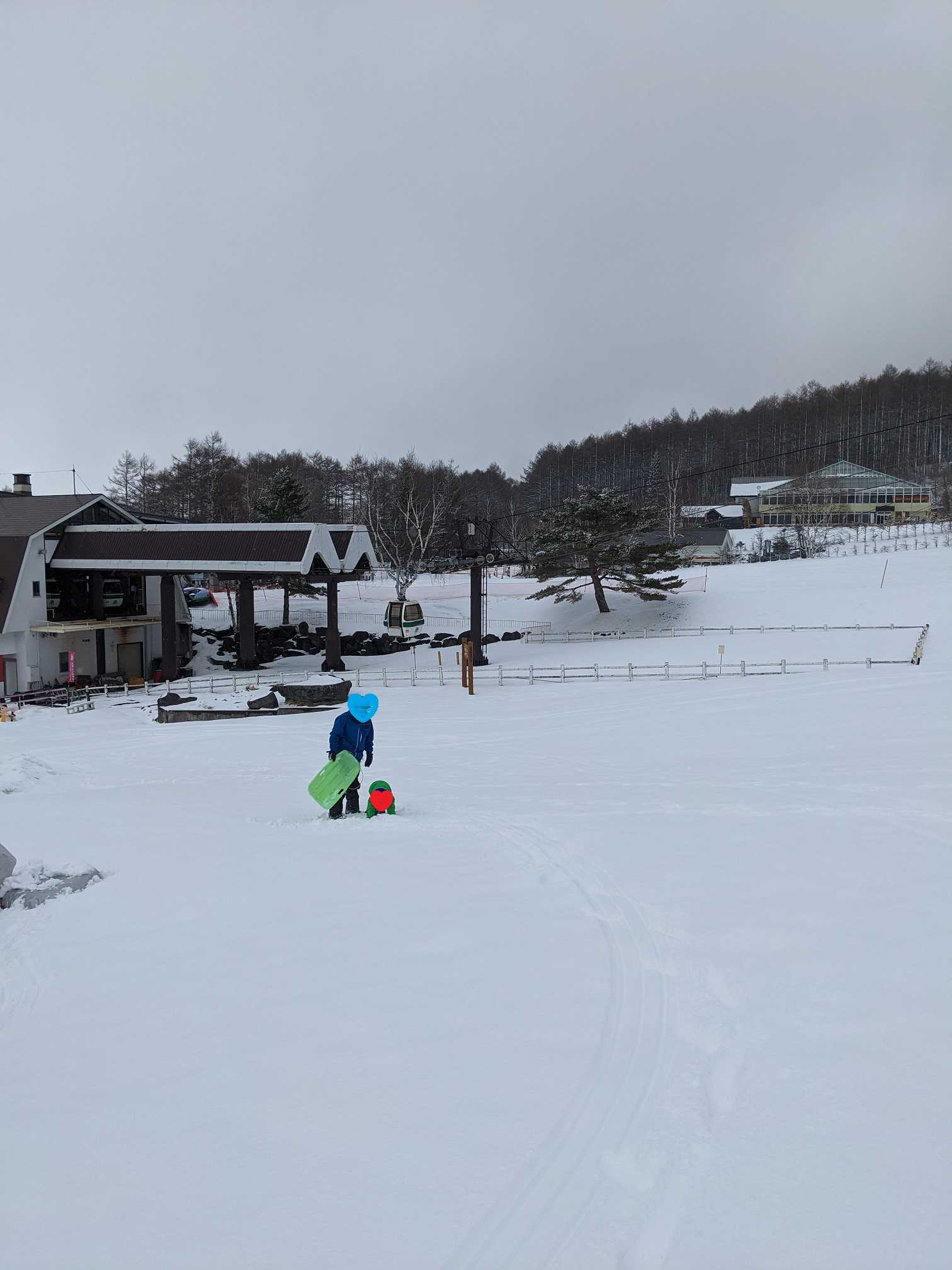 白樺高原国際スキー場で子供とレンタルそり遊び
