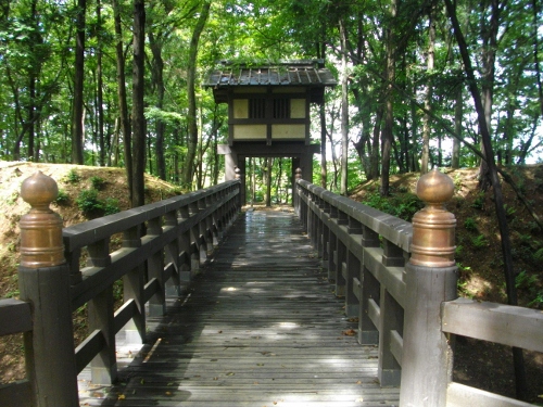 逆井城本丸櫓門と橋 (1) (500x375).jpg
