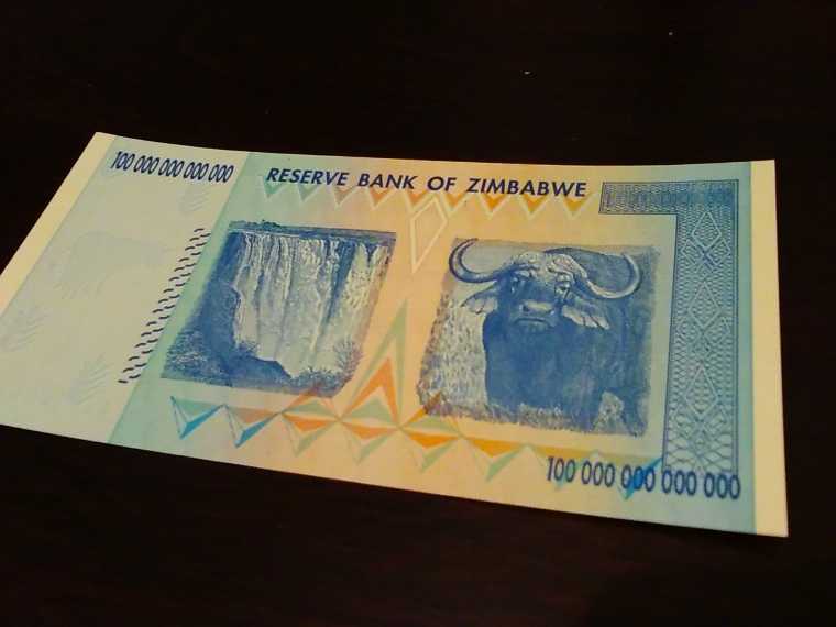 ジンバブエ１００兆ドル札