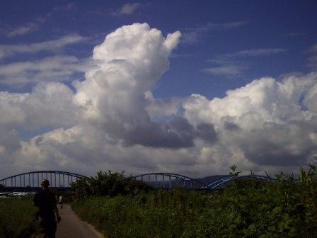 ゆーと作　「もくもく雲」