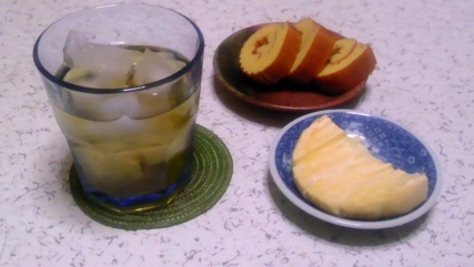 正月の残り物とスコッチ.jpg