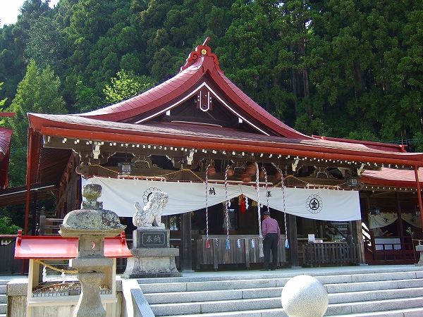 金蛇水神社の拝殿