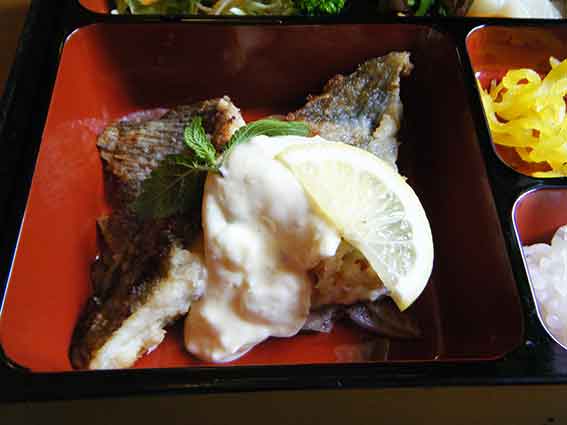 アメリカンステーションの「カレイのムニエル」-2♪