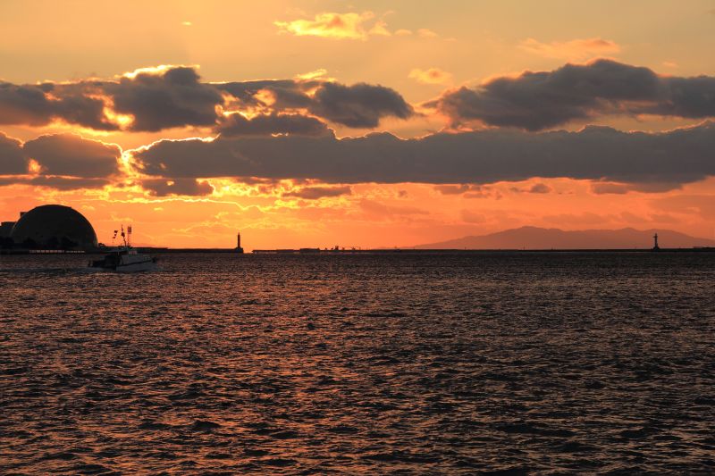 大阪港夕景_005時空館・大関門・六甲山.jpg