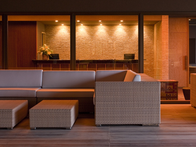 淡路島の自然派びわ商品はフロントにて販売中