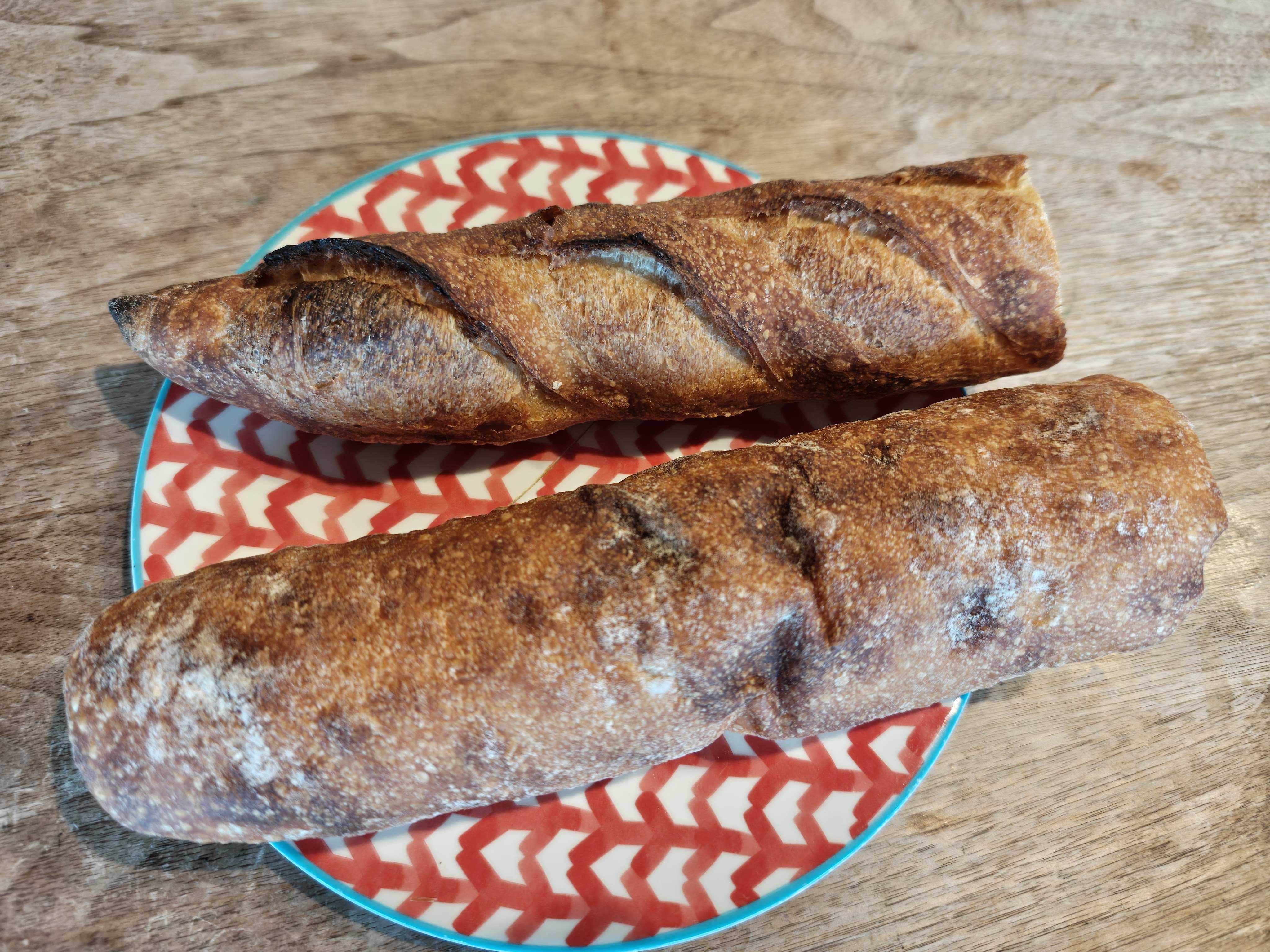 有楽町　パン屋　ル・プチメック 日比谷店　バゲット＆リュスティック食べ比べ