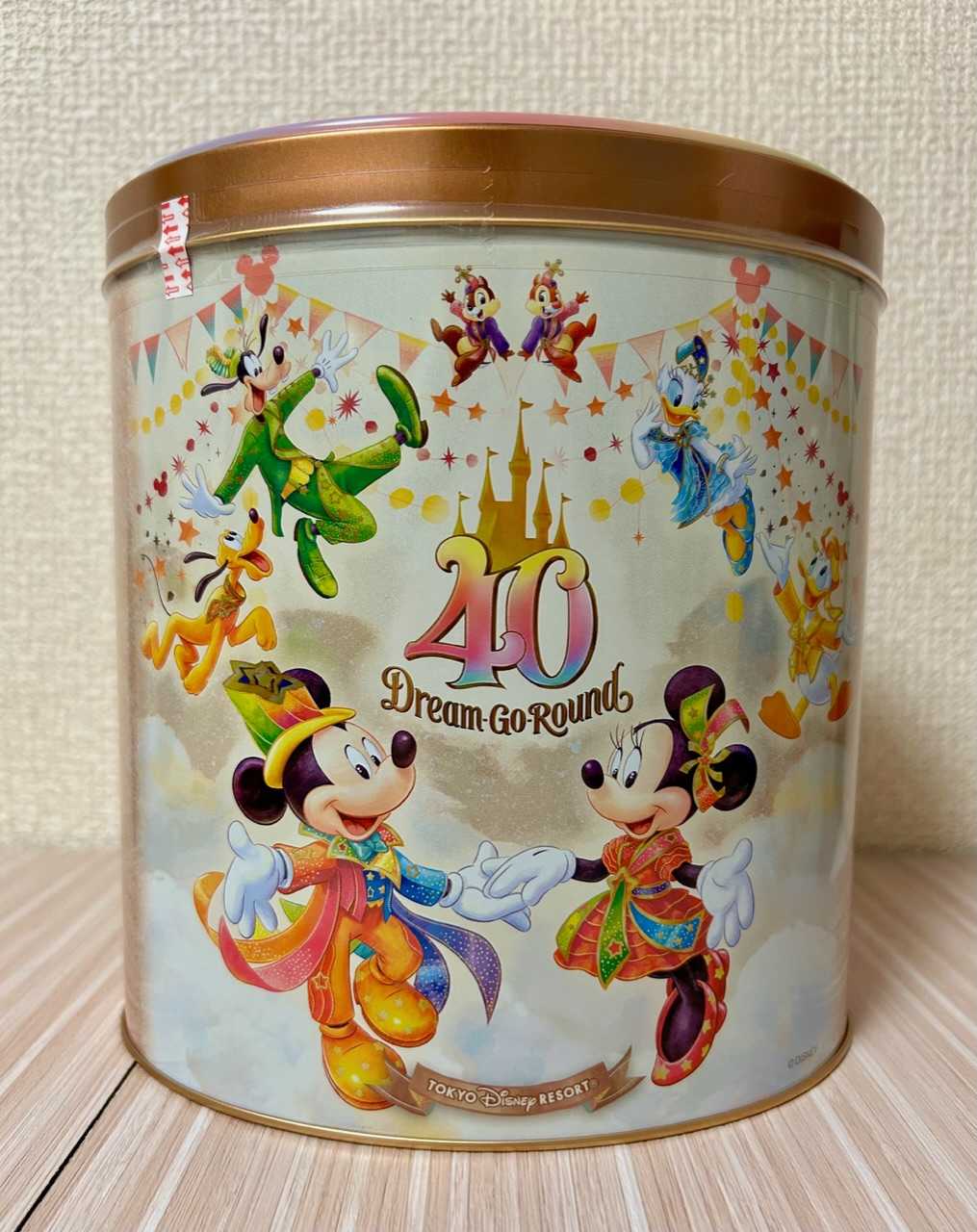 ディズニーグッズNo.28〈40周年チョコレートクランチ缶〉 | 美しい雨