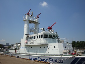 海上保安庁の船.jpg