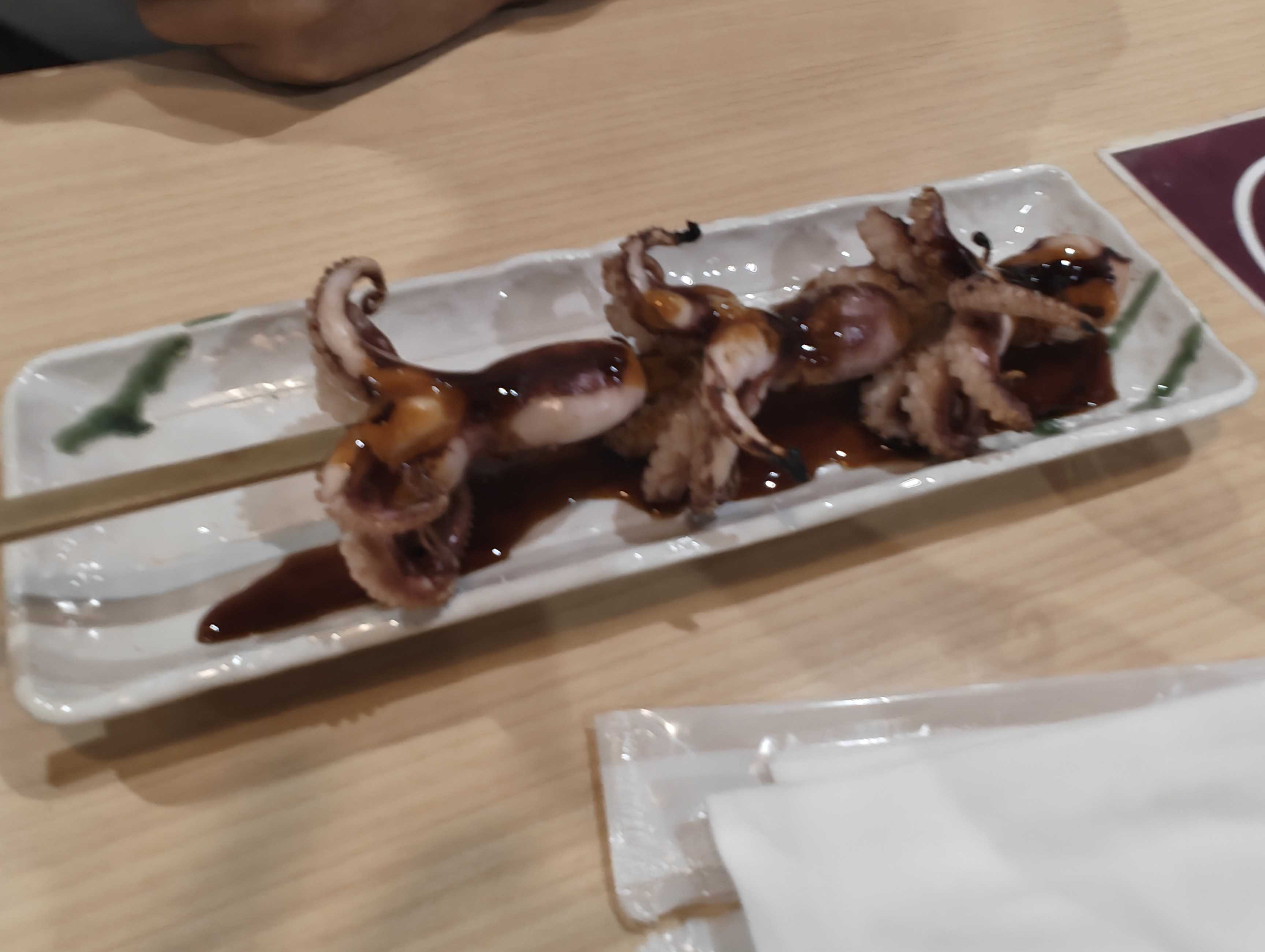 大洗 魚市場前 回転寿司　お魚天国 いいだこ串焼