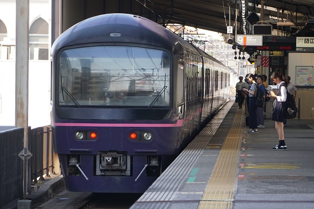 EF81 134牽引 E231系 青森配給 & ｢華｣2