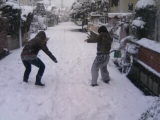 雪遊び